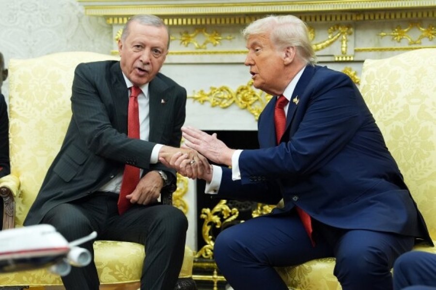 VIDEO/ Trump ‘bën shaka’ për manipulimin e zgjedhjeve me presidentin turk