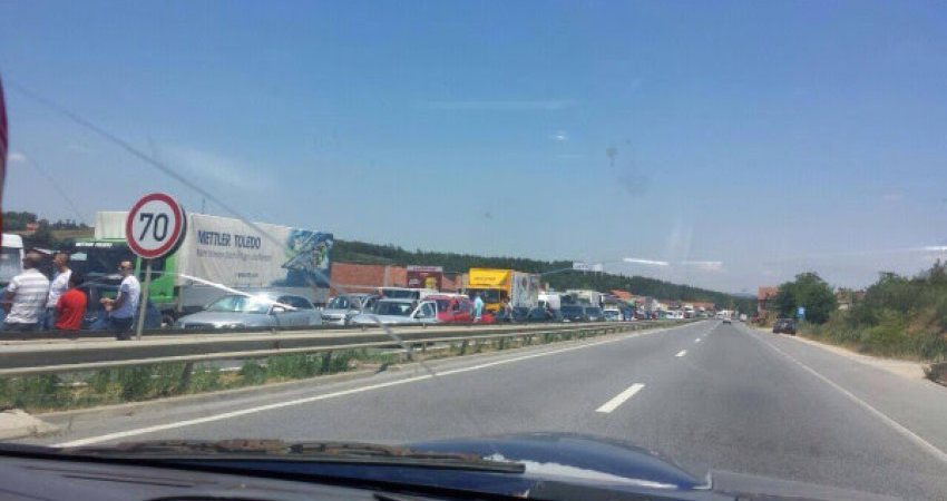 Aksidentohet vetura e eskortës së Dimal Bashës