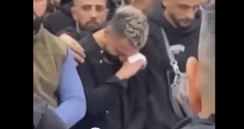 Gjesti s’i mban lotët në varrimin e vëllait