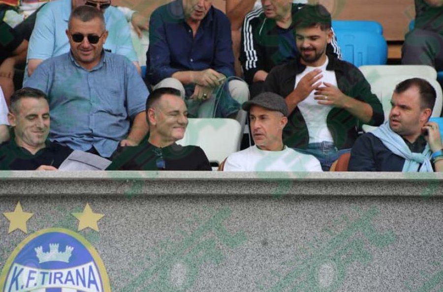 Dy javë para ndeshjes me Serbinë, Silvinjo dhe stafi i tij ndjekin derbin Tirana-Dinamo