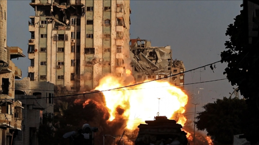 Izraeli shemb kullën 16-katëshe 'Mecca' në Gaza dhe sulmon depot e Hezbollah-ut