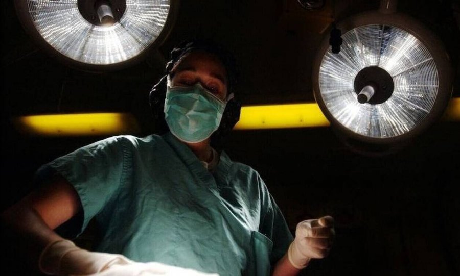 Rasti shokues! 36-vjeçari 'ringjallet' pasi u shpall i vdekur klinikisht dhe në prag të marrjes së organeve për dhurim