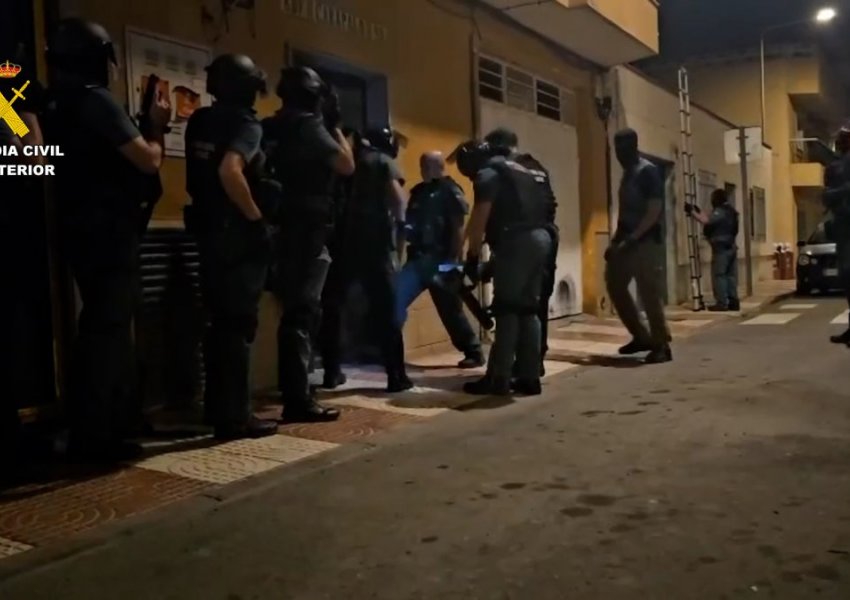 Policia spanjolle godet bandën shqiptare të drogës, sekuestrohen 300 kg kanabis dhe 500 mijë euro