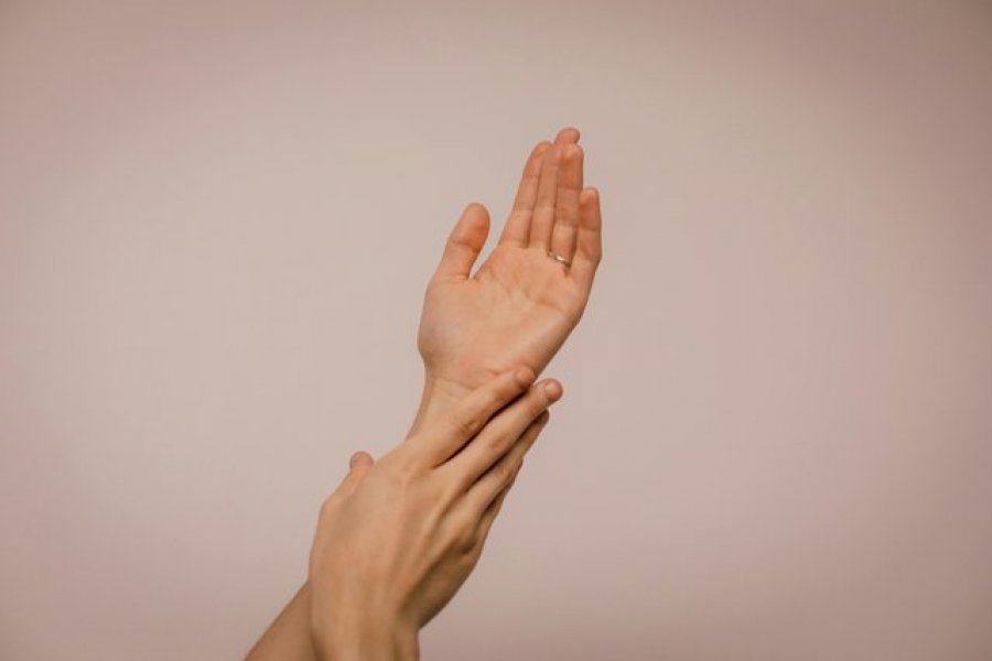 Arti i të dashurit të vetes: 10 zakone që ju ndihmojnë të ndiheni mirë me trupin tuaj