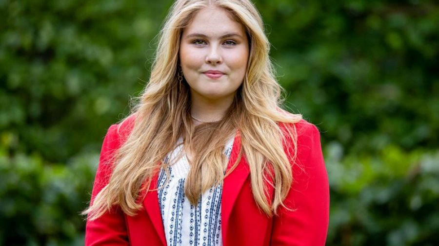 E para nga familja mbretërore/ Princesha holandeze e kurorës, Amalia nis shërbimin ushtarak