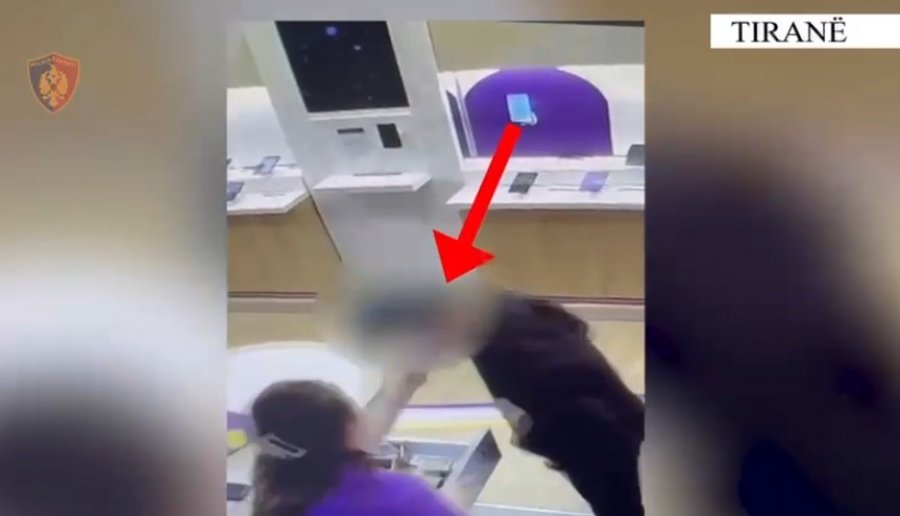VIDEO/ Vodhi xhiron e dyqanit duke kërcënuar shitësen me thikë, në pranga 31-vjeçari