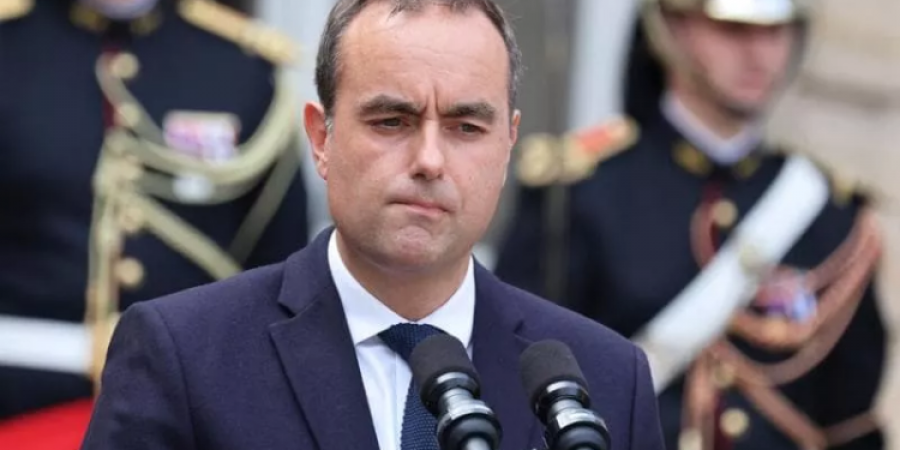 Qeveria franceze nuk gjen paqe, kryeministri paditet për falsifikim të diplomës