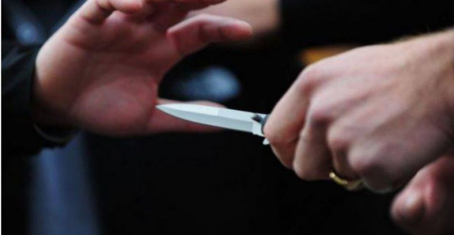 Kërcënoi motrën me thikë, arrestohet 38-vjeçari në Laç