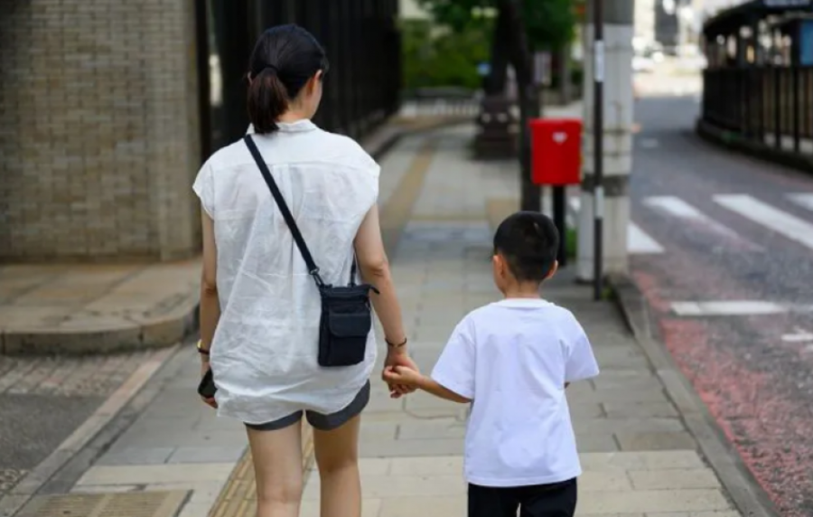 Japonia rishikon Kodin Civil, çiftet e divorcuara tani mund të ndajnë kujdestarinë e fëmijëve