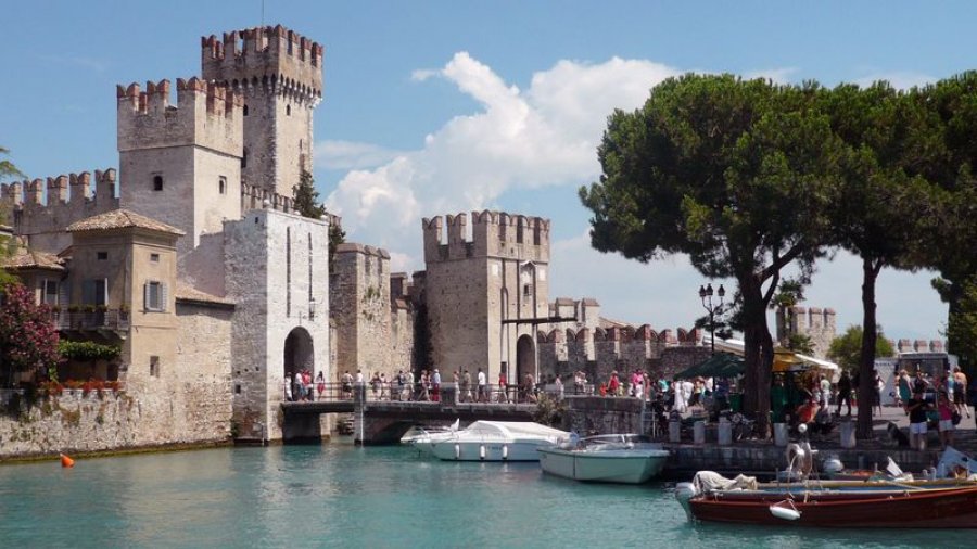 Italia ‘kyç’ qytetin historik në brigjet e Liqenit Garda, kufizohet qarkullimi i makinave