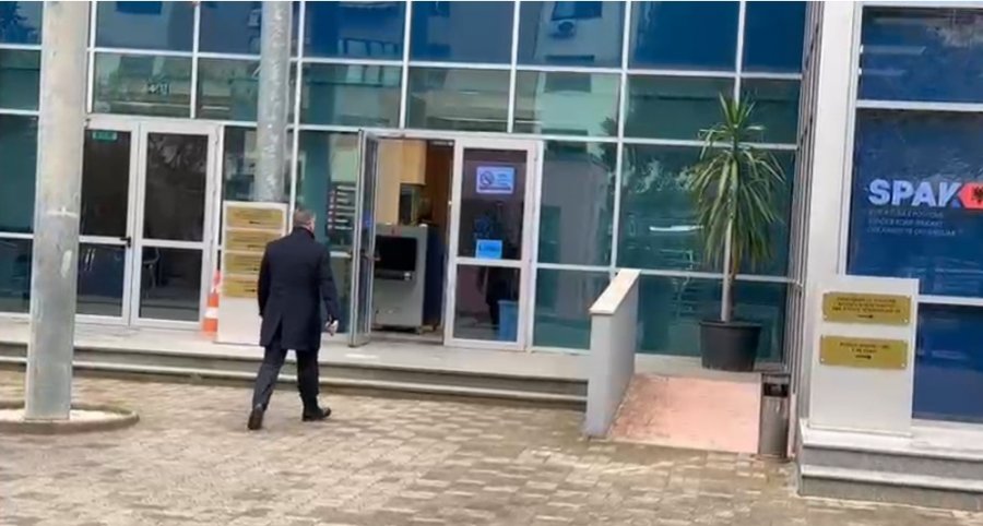 Avokati i Veliajt, Plarent Ndreca paraqitet në GJKKO si i pandehur, zhvillohet seanca e radhës
