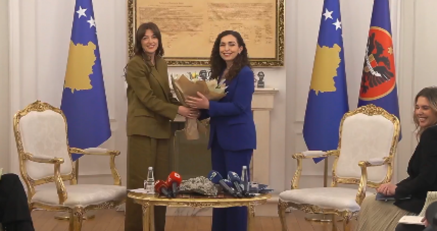 Osmani ia dorëzon detyrën Haxhiut: Shpresoj që Kuvendi sa më parë të zgjedhë presidentin e ri