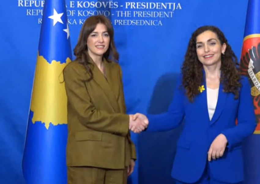 Albulena Haxhiu do të marrë detyrën e Presidentes, pritet në Presidencë nga Vjosa Osmani