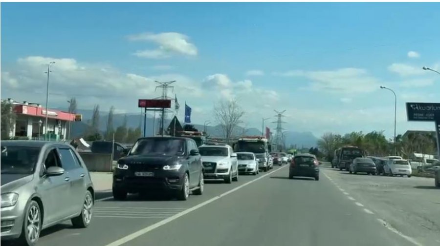 Pashkët/ Trafik i rënduar në hyrje-daljet e qytetit të Lezhës