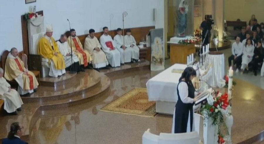 Pashkët Katolike, mbahet mesha solemne në Katedralen e Shën Palit në Tiranë 