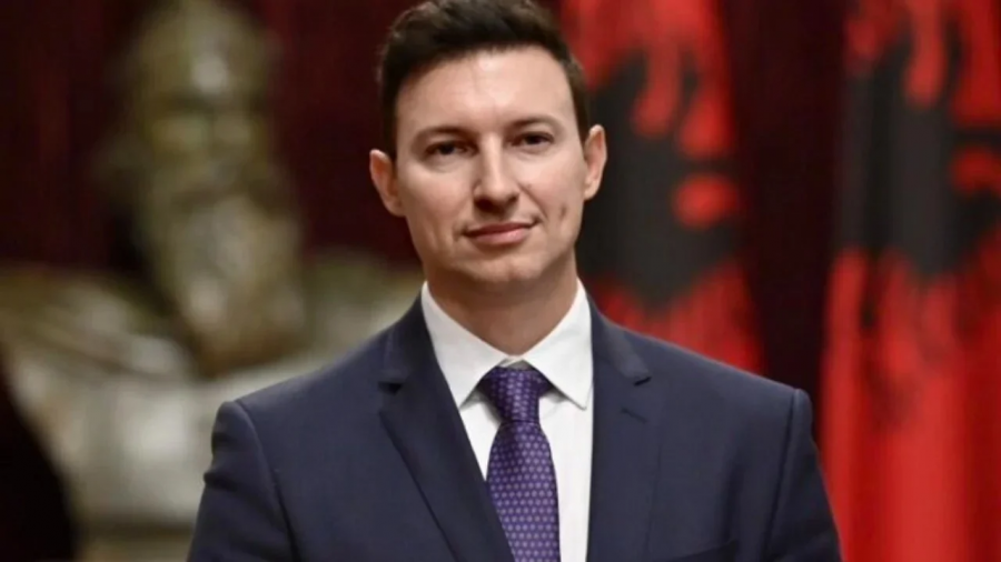 Ambasadori i Shqipërisë në Shkup, mesazh të koduar para protestës për gjuhën shqipe: Një burrë shteti mendon për brezin e ardhshëm