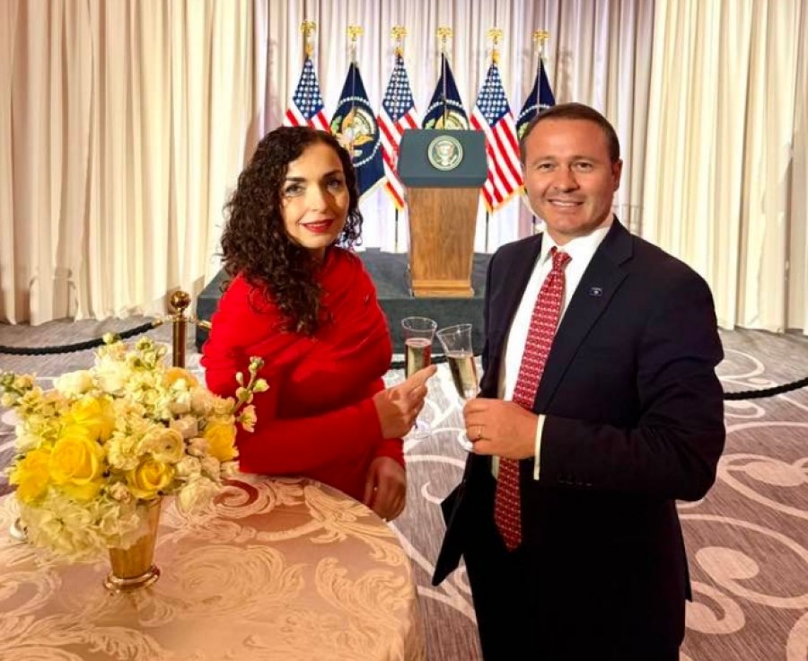 'S’u përkule kurrë' - Bashkëshorti ndan mesazh të gjatë për ish-presidenten Osmani: Hyre si lidere, po del si frymëzim