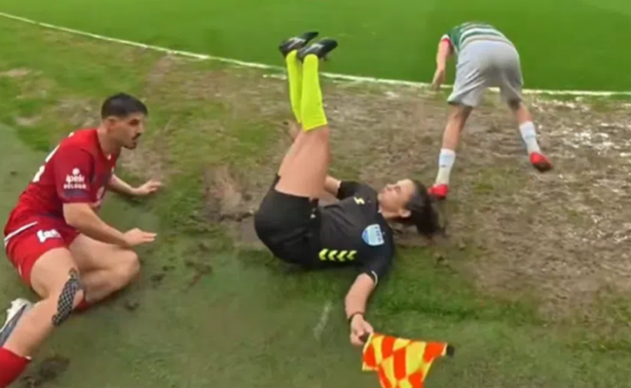 VIDEO/ Incident i pazakontë në Turqi, lojtari rrëzon gjyqtaren dhe reagimi i tij bëhet viral
