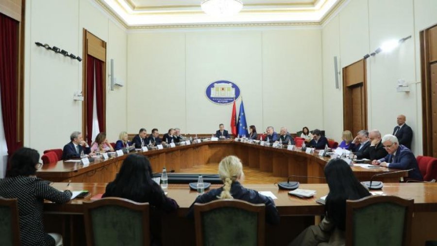 Rama bllokon hetimin parlamentar të aferave korruptive, për rrugët dhe AKSHI-n! Bardhi: Ky nuk është parlamentarizëm