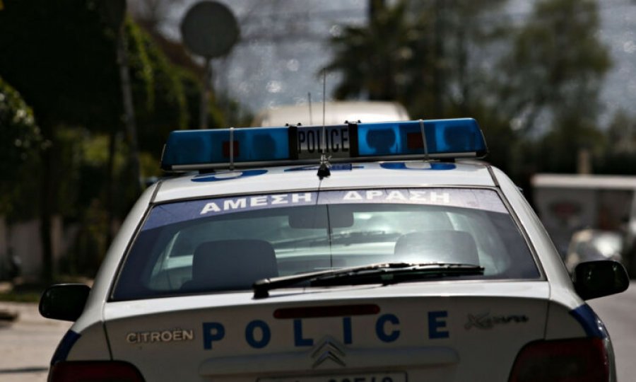 Horror në Greqi, bashkëshorti 'dënon' gruan sepse zgjoi pa dashje fëmijën nga gjumi