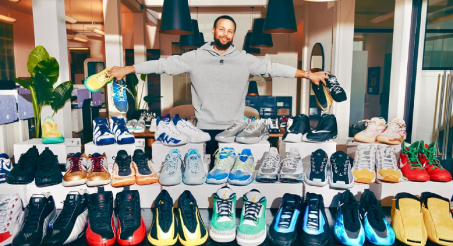 Stephen Curry nxjerr në ankand mbi 70 palë atlete, të ardhurat për fëmijët në Oakland
