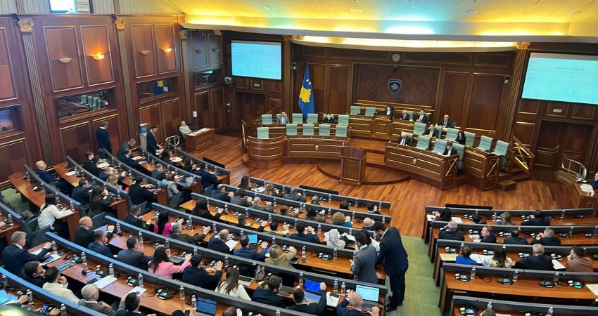 Nis seanca për presidentin, në sallë veç deputetët e LVV-së