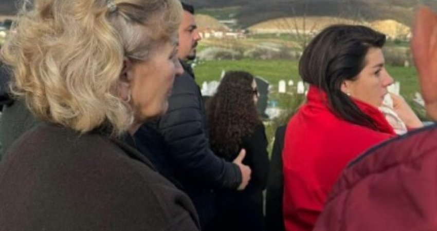 Vjosa Osmani merr pjesë në varrimin e babait të Albulena Haxhiut