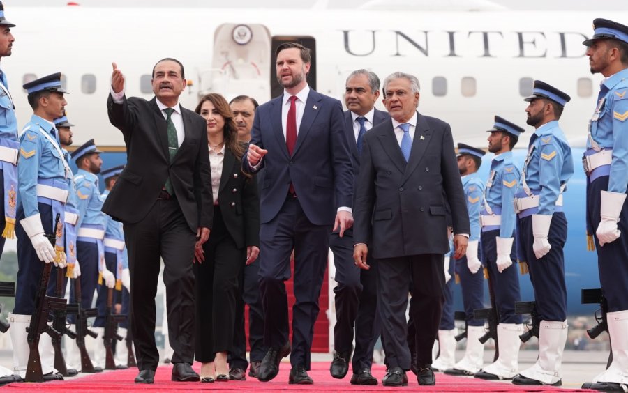 'Mos luaj me ne në bisedimet e paqes' JD Vance paralajmëron Iranin, delegacioni amerikan mbërrin në Islamabad