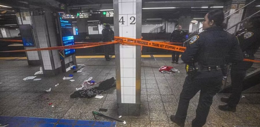 Sulm me hanxhar në një stacion treni të New York-ut, plagosen tre persona