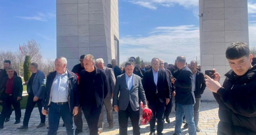 Limaj, Imri Ahmeti dhe Ekrem Kastrati bëjnë homazhe në Kleçkë