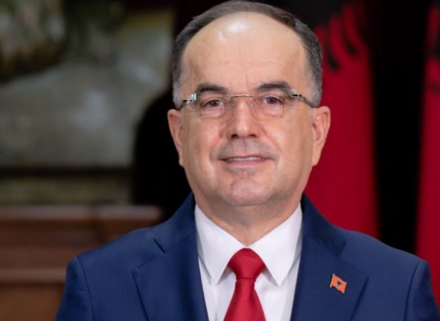 Presidenti Begaj uron Pashkën: U përhaptë kudo dritë e pranisë së Zotit dhe ndriçoftë jetën tuaj me besim!