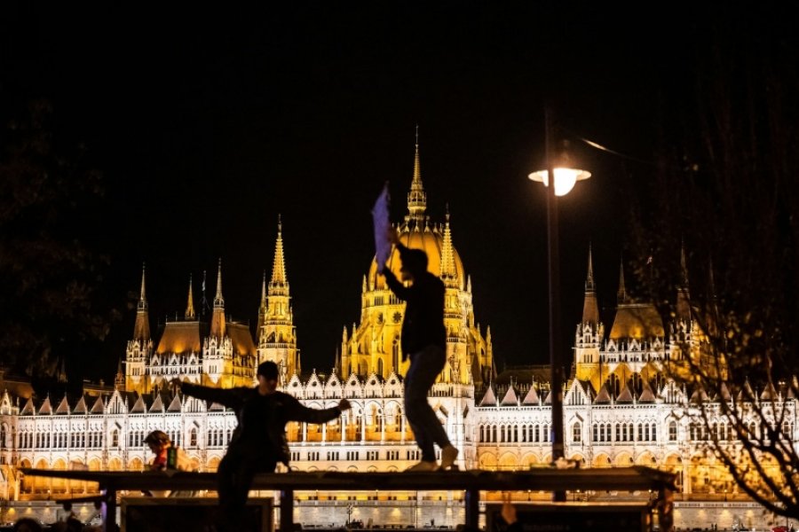 Ukraina heq paralajmërimin për të mos udhëtuar në Hungari