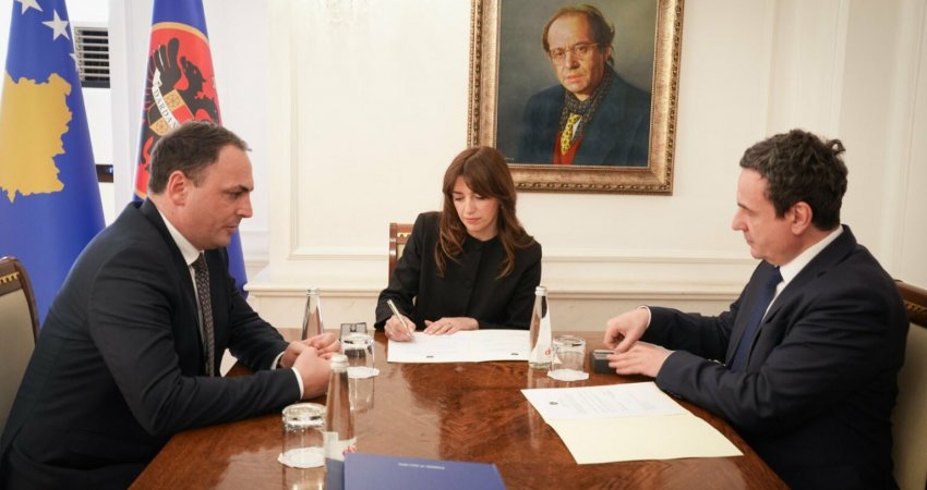 I vazhdohet mandati shefit të AKI-së