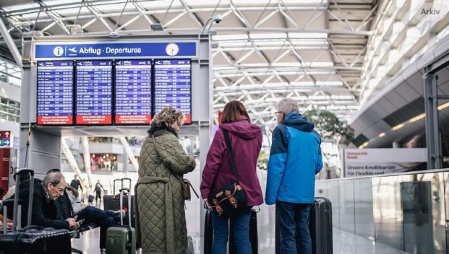 Kaos në linjat ajrore në Gjermani, anulohen qindra udhëtime