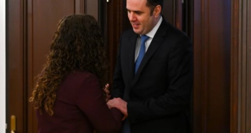 LDK-ja hap dyert për Vjosa Osmanin: Synojmë kthimin e të gjithë anëtarëve