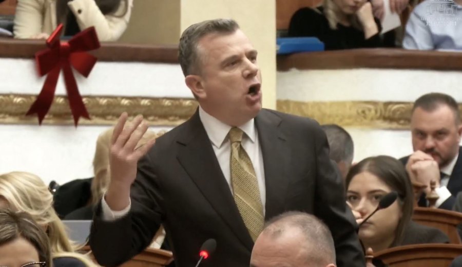 ‘Balla nxjerr nga burgu Mario Çelën’/ Berisha: Të regjistruar në biseda për angazhimin e kartelit të drogës… 