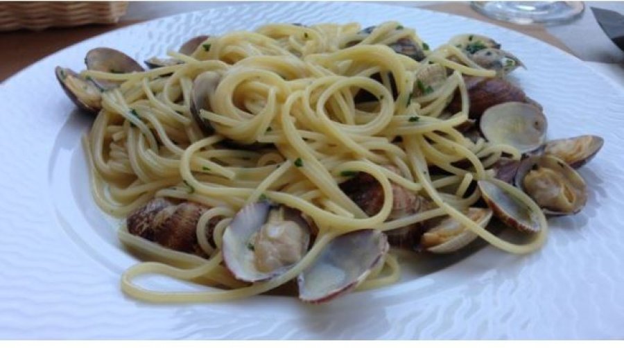 Spagheti speciale me… qetësues/ 49-vjeçarja ‘joshi’ pensionistin në internet dhe i grabiti 10 mijë euro