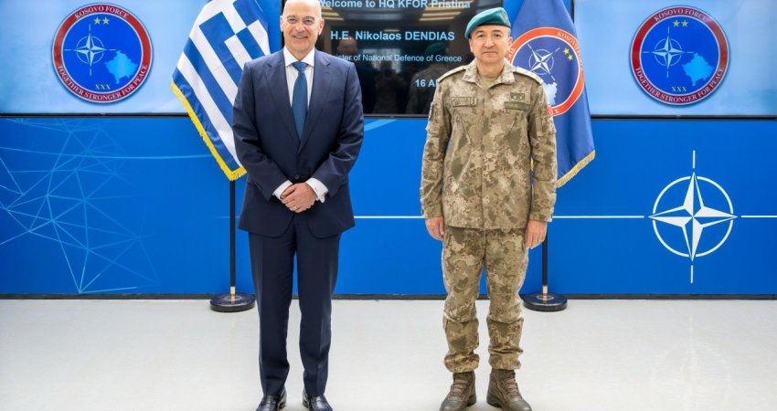 Komandanti i KFOR-it takohet me ministrin grek të Mrojtjes, diskutohet për çështje të sigurisë