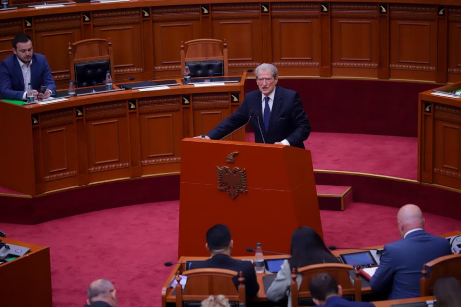 Berisha: Parlamenti grek hoqi 11 imunitete për fondet e IPARD-it! Rama i mbron dhe i merr në zyrë si Krifcën