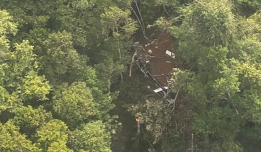 Rrëzohet helikopteri në Indonezi, 8 të vdekur