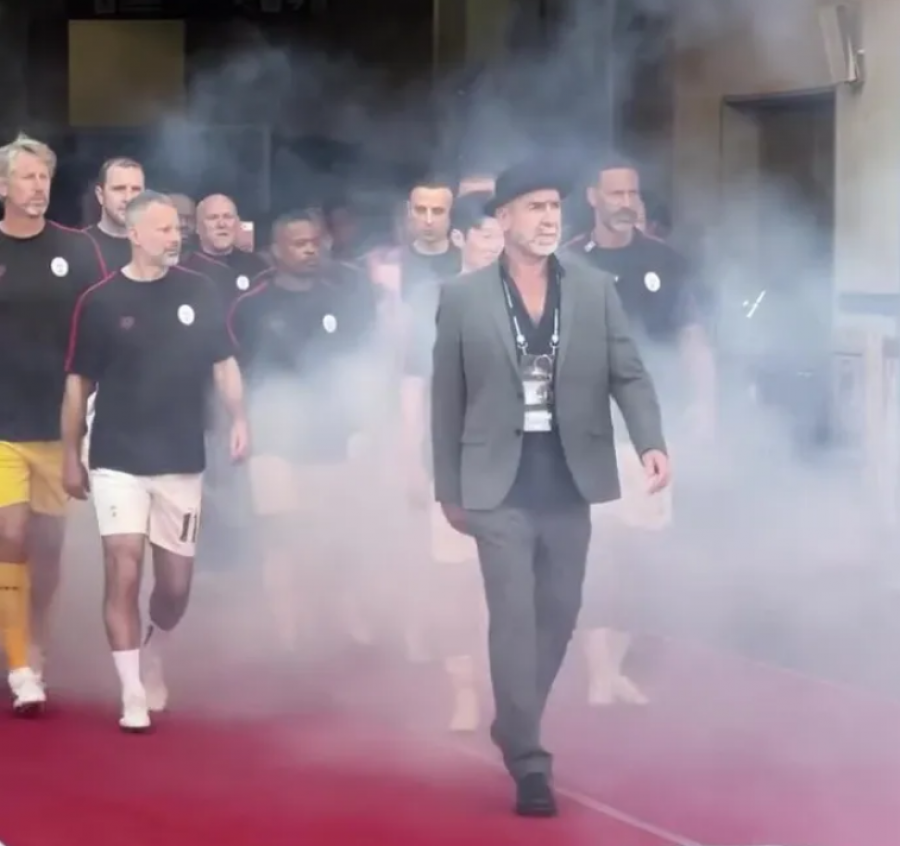 Magjia e rikthyer/ Legjendat e Manchester United ndezin nostalgjinë në Korenë e Jugut