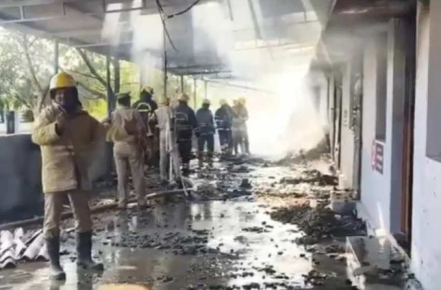 Shpërthen fabrika e fishekzjarrëve në Indi, të paktën 25 viktima