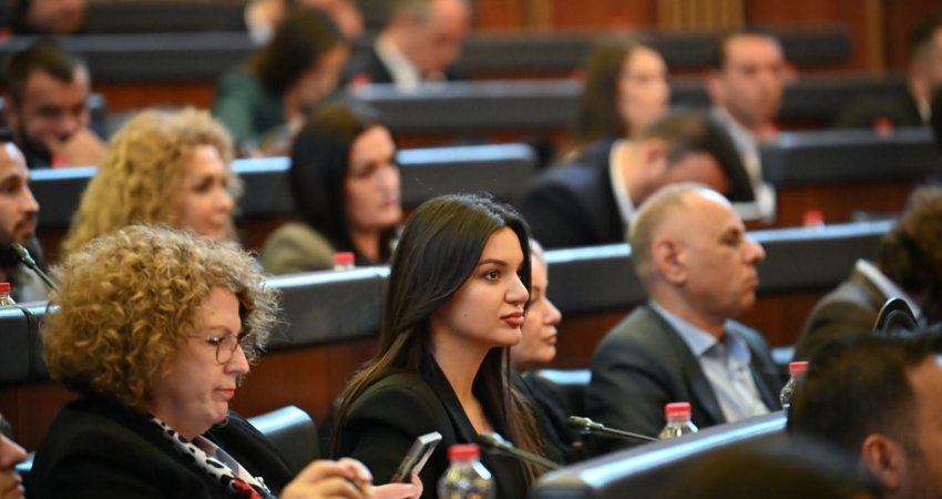 “1.3 miliardë euro pa asnjë kapacitet shtesë” / Statovci godet opozitën për KEK-un