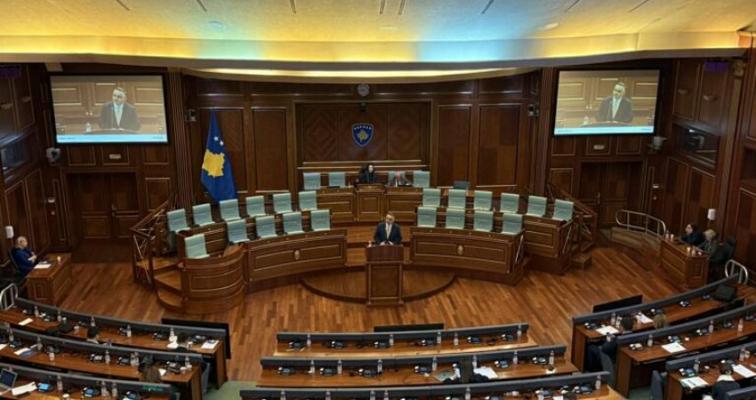 Deputetët kthehen në seancë, mungon kabineti qeveritar
