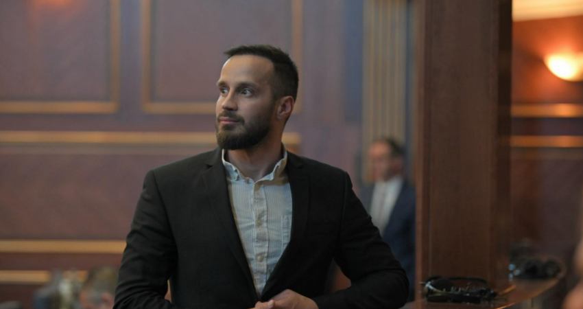 Deputeti Fatos Geci shpreson në dënim me burgim të përjetshëm për Hashim Thaçin