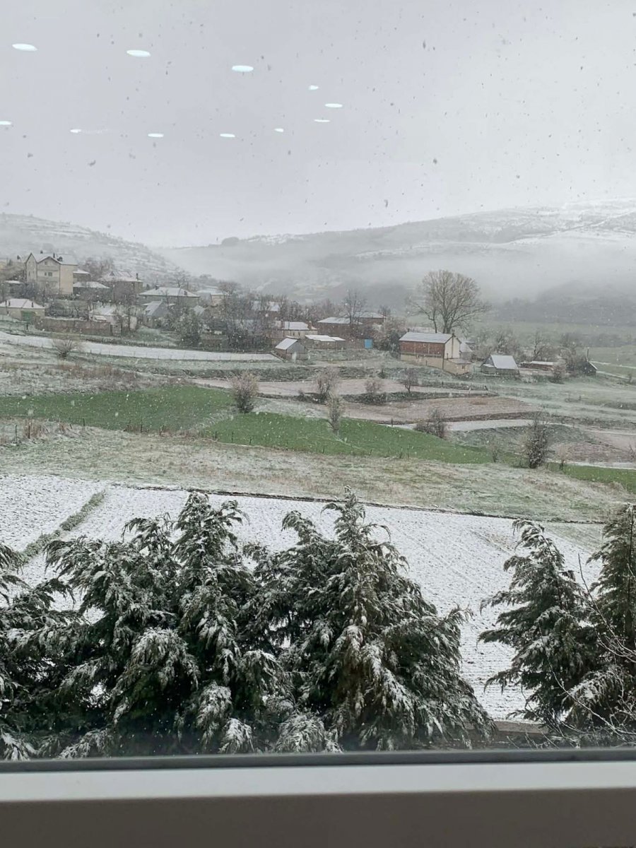 FOTO/ Kukës - Rikthehet dimri në pranverë, bora zbardh zonat malore