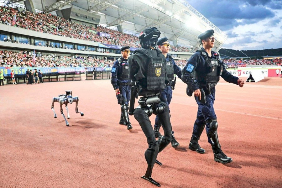 Robotë për të luftuar kryengritjet? Policia e Kinës po shqyrton revolucionin e inteligjencës artificiale
