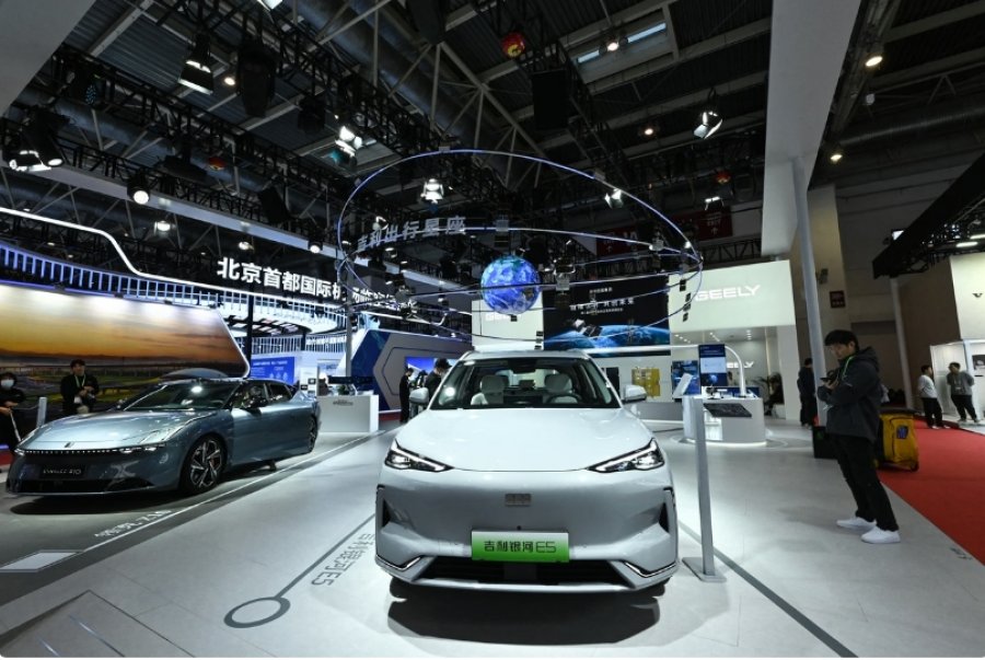 Prodhuesit kinezë ofrojnë më shumë luks për më pak para dhe kërcënojnë industrinë evropiane të automobilave