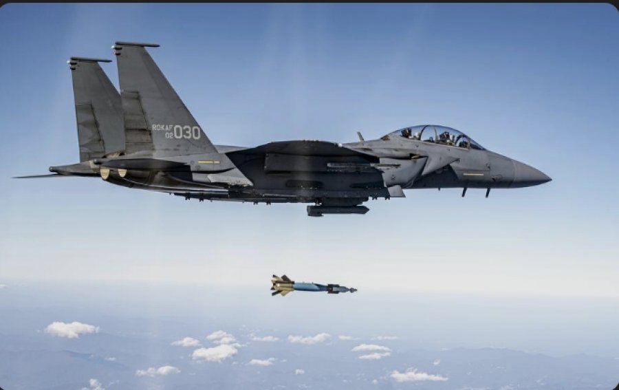 Incidenti i pazakontë/ Avionët luftarakë F-15K të Koresë së Jugut u përplasën për shkak të pilotëve që po bënin fotografi