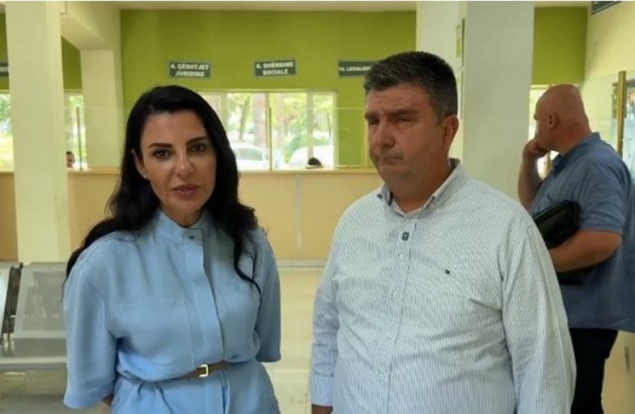 Përplasja Balluku- Subashi në Fier, kërkohet shkarkimi i kryetarit të Këshillit Bashkiak